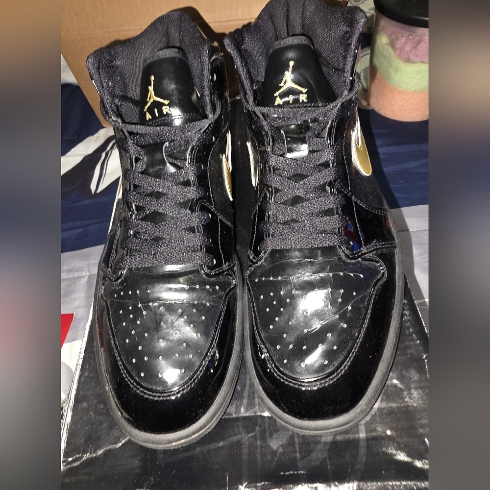 Air Jordan 1 Retro High - Black Metallic Gold 2020 Size 11.5